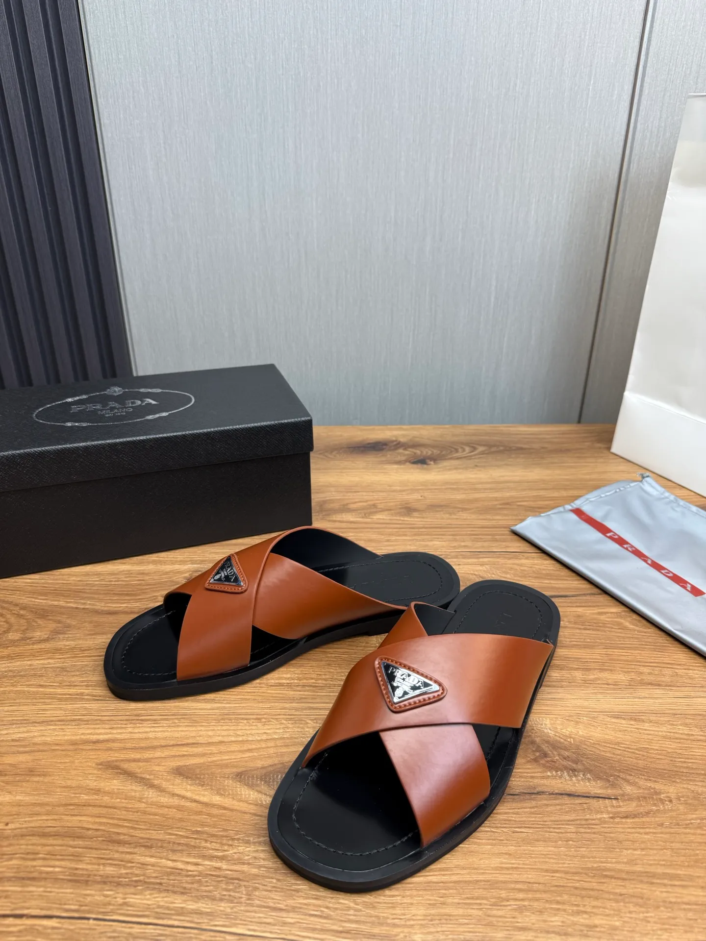 Factory price 340💰 ＰＲＡＤＡPrada - popular men's slippers hot sale 🔥 🩴Official website one to one production 38-45 sizes 45 46 🉑️Customized!